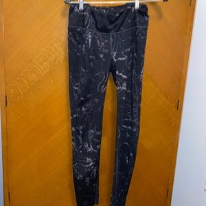 Athleta black print tights with pockets